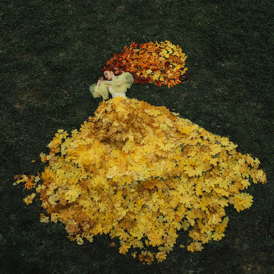 Photographer Captured 4 Seasons With Models And Tells A Story Photographer Captured 4 Seasons With Models And Tells A Story