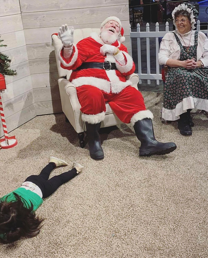 My Friend's Kid Was Not A Fan Of Santa This Year. This Was As Close As She Got