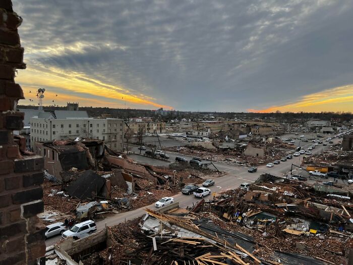 Guy Snaps Eye-Opening Photos Of Mayfield Tornado Aftermath, Goes Viral With 155K Upvotes