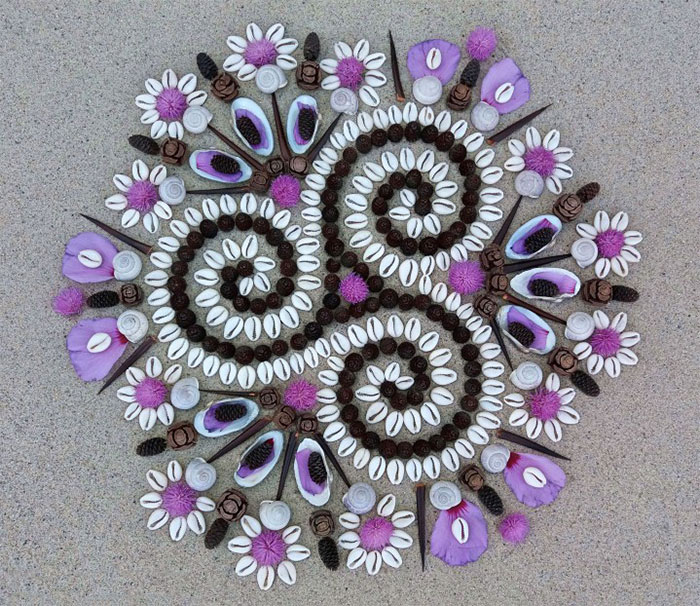 I’m A Land Artist And I Make Mandalas From The Seasonal Materials I Find On My Walks (29 Pics)