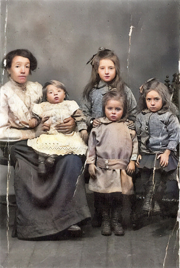 My Jute Weaver Great-Grandmother And Children (Including My Granny Standing At The Back). Dundee, Scotland 1915