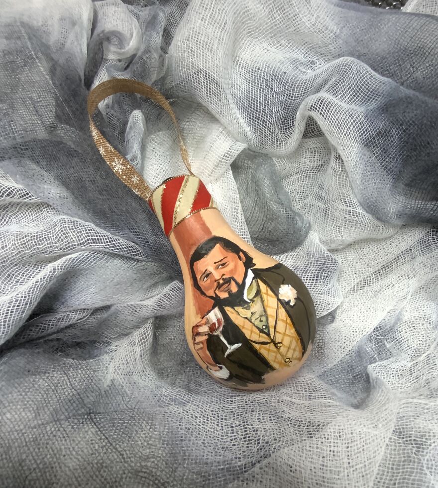 I Transform Burnt Out Light Bulbs Into Unique Christmas Ornaments. I Transform Burnt Out Light Bulbs Into Unique Christmas Ornaments.