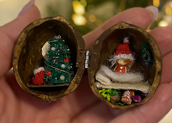 I Am An Artist From Russia And I Make Miniature Fairy Houses From Walnut Shells (19 Pics)