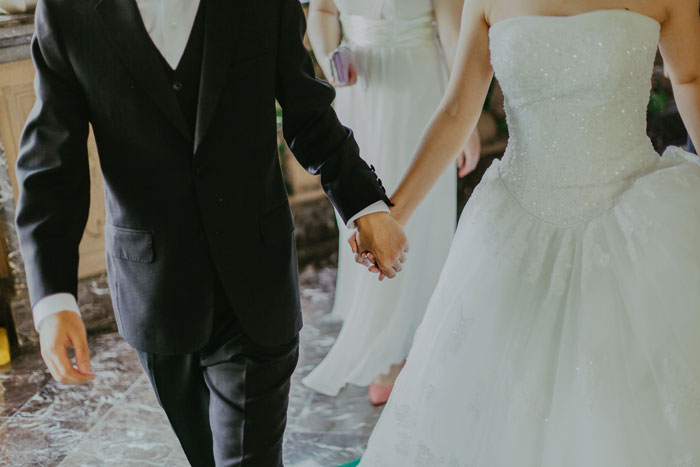 20 Novias honestas comparten lo que deserían que hubiera sido diferente el día de sus bodas