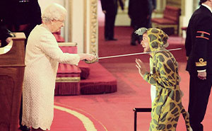 Guy Includes Himself In Celebrity Moments With The Help Of Photoshop (44 New Pics)