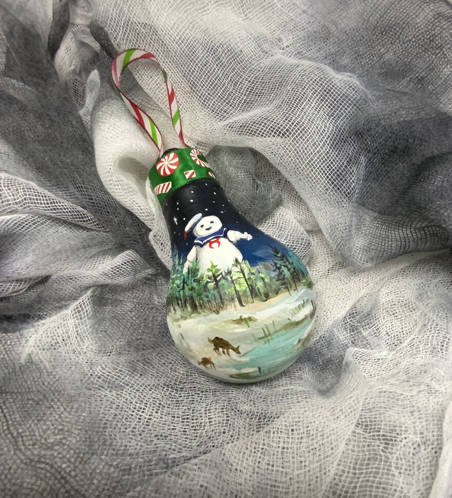 I Transform Burnt Out Light Bulbs Into Unique Christmas Ornaments.
