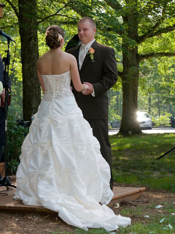 Unsupportive Mom Upset After Her Deaf Daughter Decides To Hold Her Wedding Ceremony In Sign Language Unsupportive Mom Upset After Her Deaf Daughter Decides To Hold Her Wedding Ceremony In Sign Language