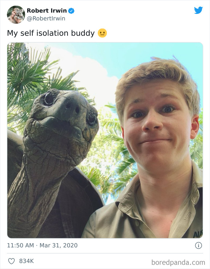Robert, el hijo de Steve Irwin, se hizo esta selfie con una tortuga llamada Igloo