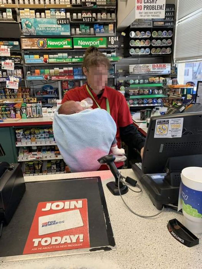 “This Isn’t Motivation”: A Picture Of A Gas Station Employee Working While Taking Care Of A Newborn Raises Awareness Of Toxic Positivity Online “This Isn’t Motivation”: A Picture Of A Gas Station Employee Working While Taking Care Of A Newborn Raises Awareness Of Toxic Positivity Online