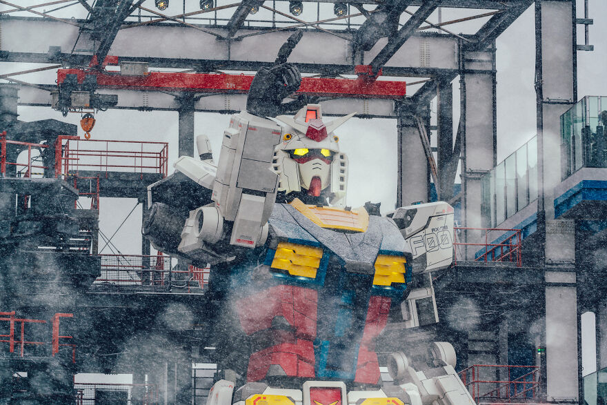 I Took Pictures Of The Gundam Starting Up In The Very Middle Of A Snowstorm (15 Pics)
