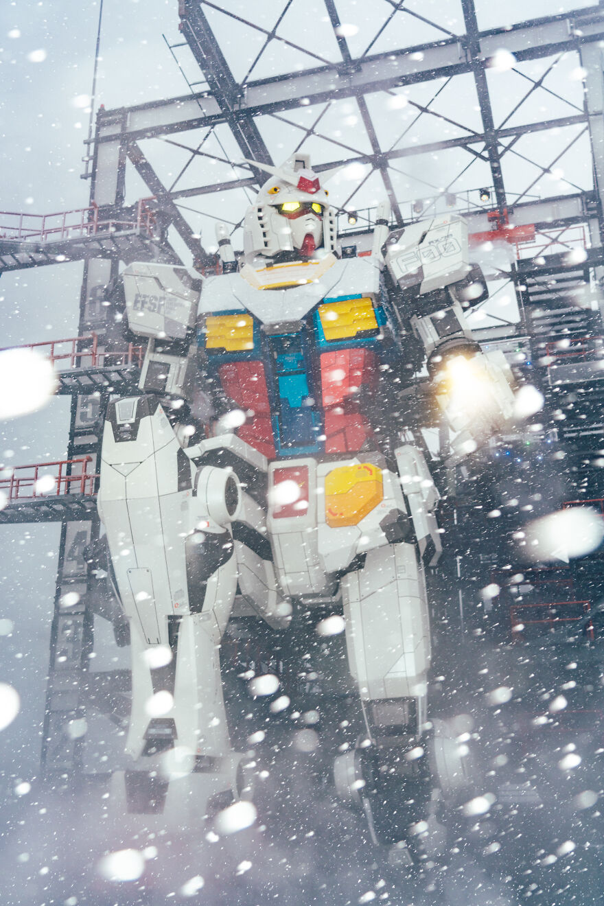 I Took Pictures Of The Gundam Starting Up In The Very Middle Of A Snowstorm (15 Pics)