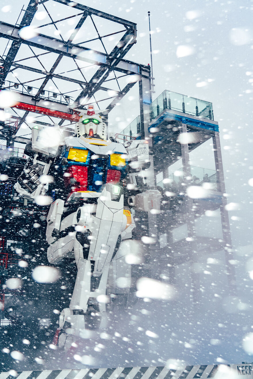 I Took Pictures Of The Gundam Starting Up In The Very Middle Of A Snowstorm (15 Pics)