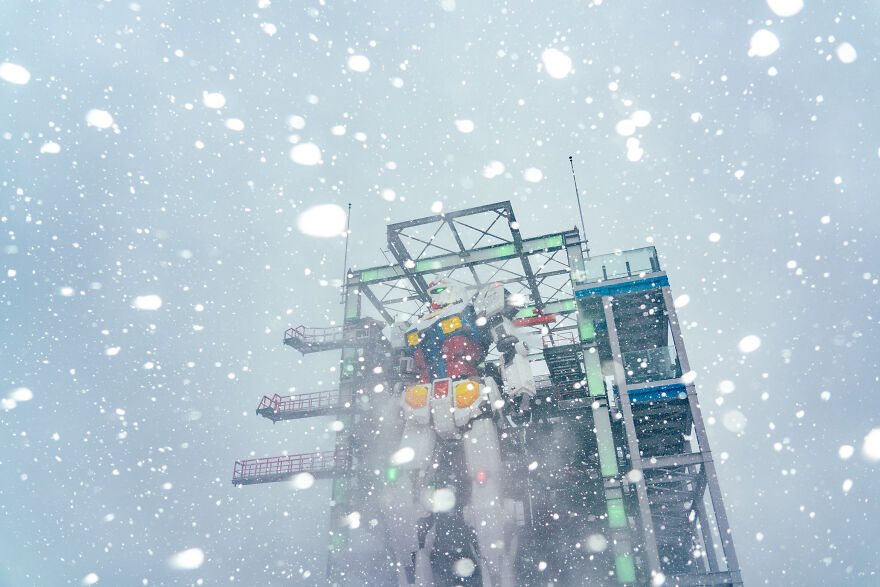 I Took Pictures Of The Gundam Starting Up In The Very Middle Of A Snowstorm (15 Pics)