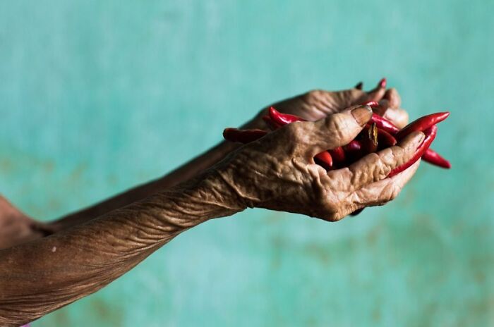 Passionate About Vietnam, Photographer Captures The True “Soul” Of His People In Their Daily Lives (New Pics)