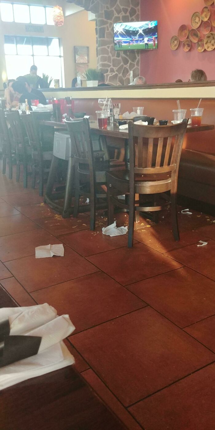 The Trashy Family That Let Their Kids Run Wild And Then Left This Awful Mess At A Mexican Restaurant In Ga