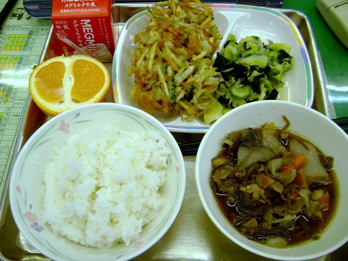 Algunas fotos de mi almuerzo escolar en Japón. Nutritivo y delicioso, Japón sabe cómo alimentar a sus niños