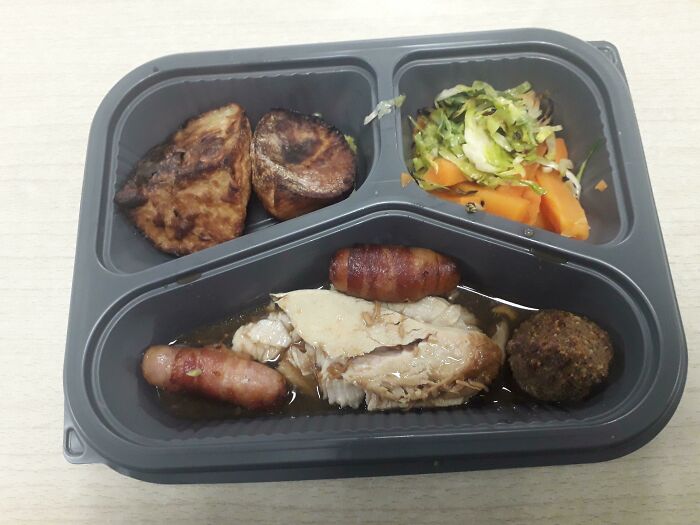 Christmas Dinner At School In Britain. I Paid Money For This