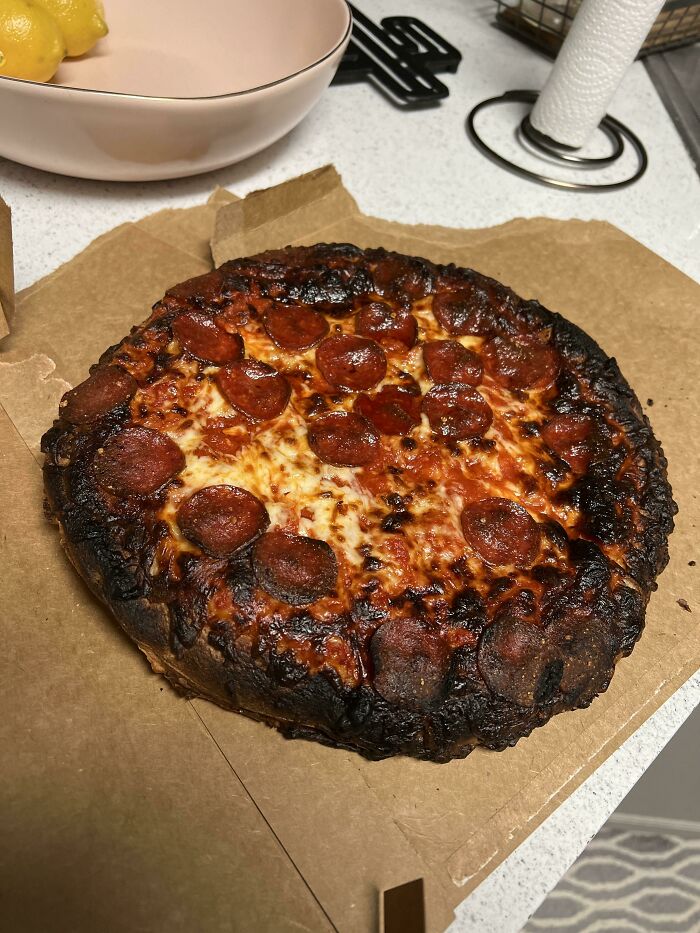 Not Only Am I Spending Holidays Alone Because My Closest Family Live In A Different State, My Boyfriend And I Broke Up. Then I Managed To Burn This Pizza