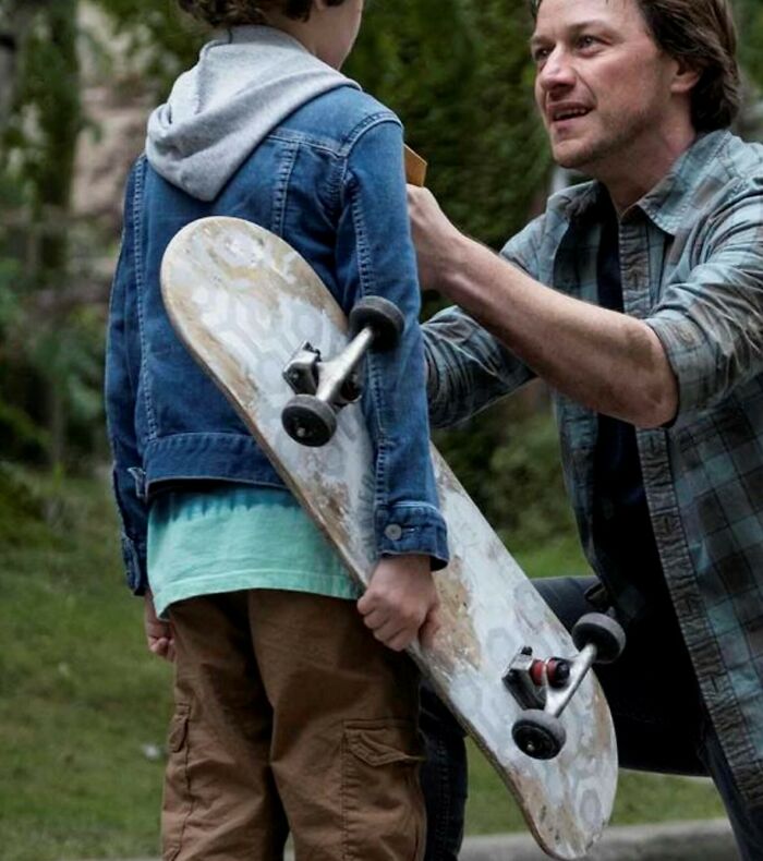 In It Chapter Two (2019), This Skateboard Has The Famous Carpet Pattern From The Shining (1980)