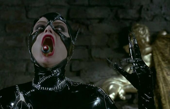 In Batman Returns (1992) Michelle Pfeiffer Put A Live Bird In Her Mouth For The Scene Where Catwoman Threatens To Eat Penguin's Bird