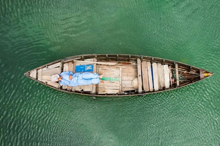 Passionate About Vietnam, Photographer Captures The True “Soul” Of His People In Their Daily Lives (New Pics)