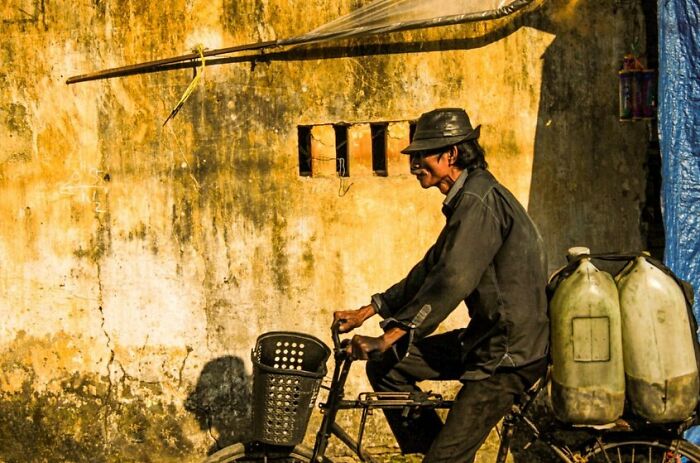 Passionate About Vietnam, Photographer Captures The True “Soul” Of His People In Their Daily Lives (New Pics)