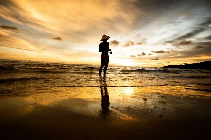 Passionate About Vietnam, Photographer Captures The True “Soul” Of His People In Their Daily Lives (New Pics)