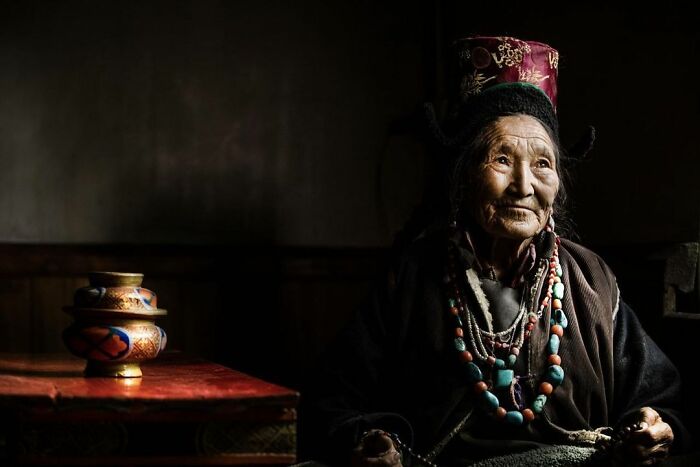 Passionate About Vietnam, Photographer Captures The True “Soul” Of His People In Their Daily Lives (New Pics)