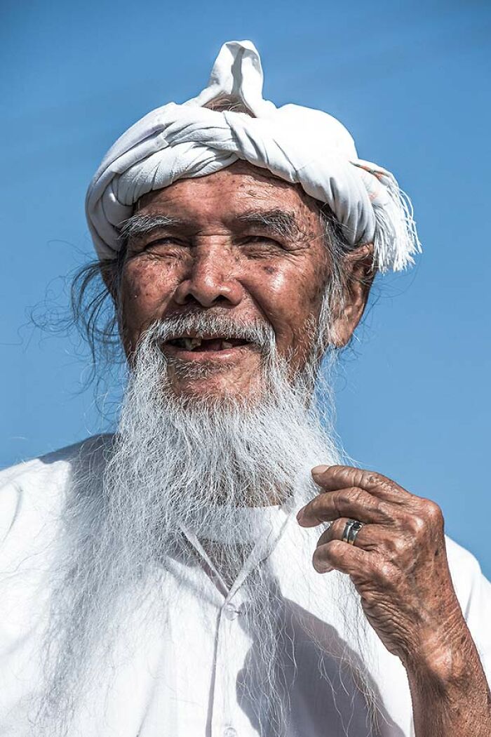 Passionate About Vietnam, Photographer Captures The True “Soul” Of His People In Their Daily Lives (New Pics)