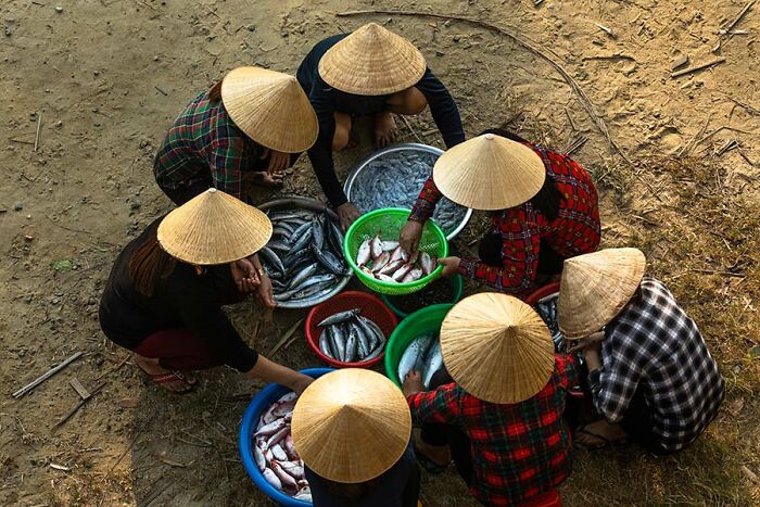 Passionate About Vietnam, Photographer Captures The True “Soul” Of His People In Their Daily Lives (New Pics)