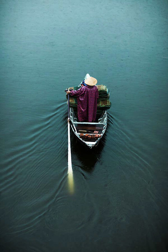 Passionate About Vietnam, Photographer Captures The True “Soul” Of His People In Their Daily Lives (New Pics)