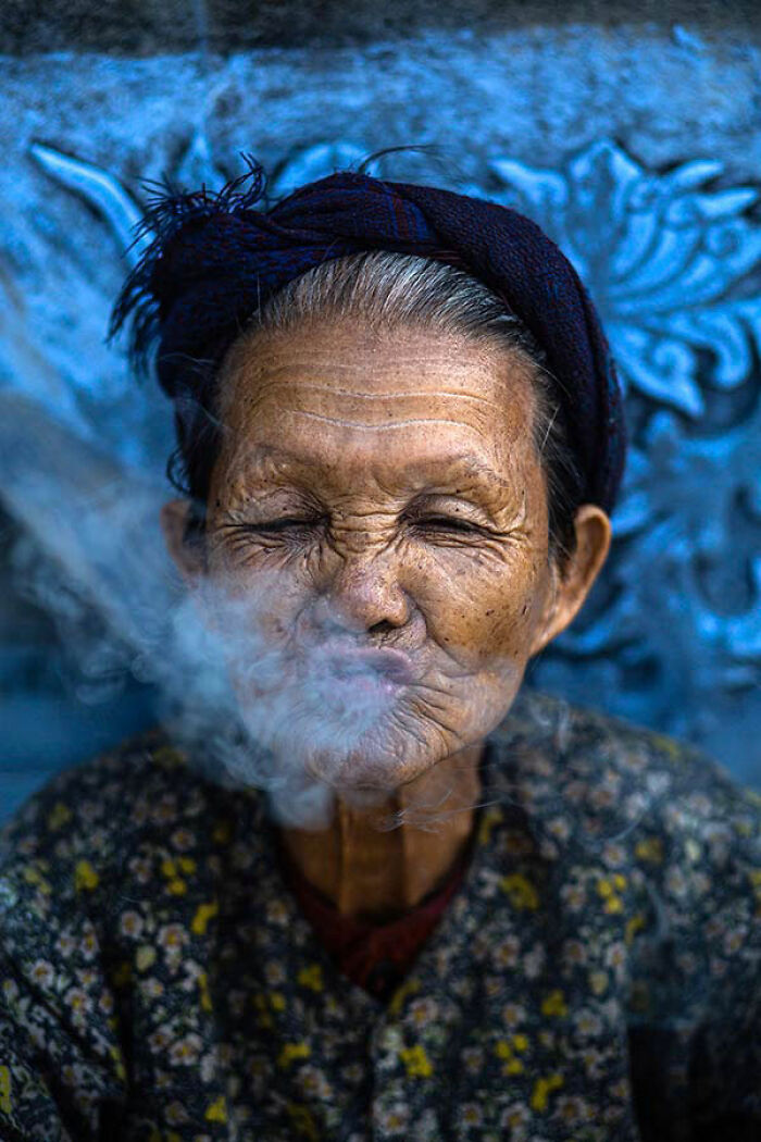 Passionate About Vietnam, Photographer Captures The True “Soul” Of His People In Their Daily Lives (New Pics)