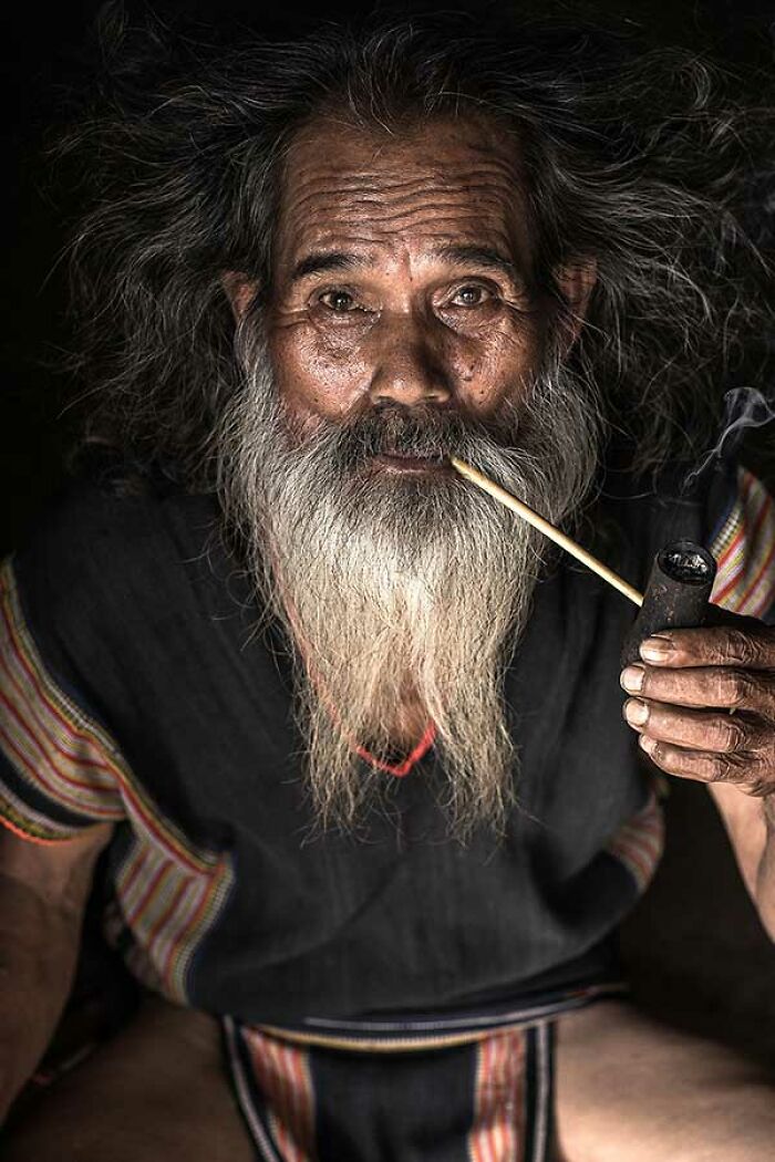 Passionate About Vietnam, Photographer Captures The True “Soul” Of His People In Their Daily Lives (New Pics)