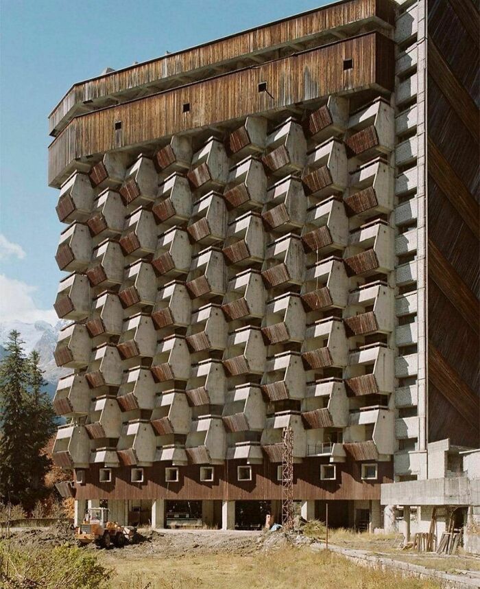 Hotel Amanauz abandonado durante su construcción, Dombay, URSS, 1985