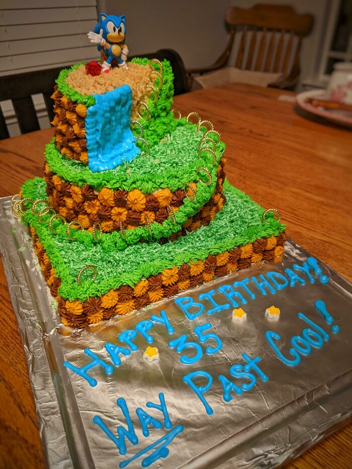 I Turned 35 Today. My Wife Made Me This Amazing Cake And The World Needs To See It