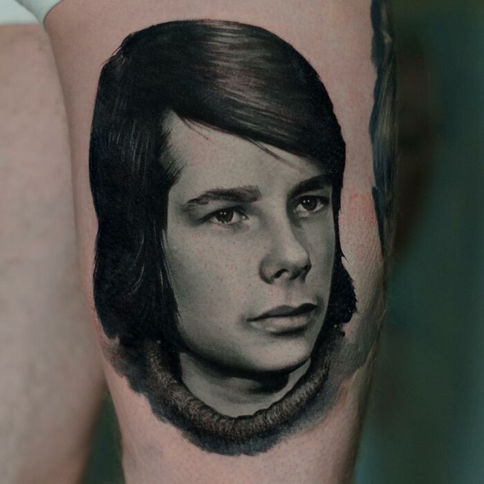 Artist Gets Tattoos That Look Like They've Been Imprinted On The Skin