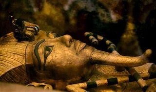 On This Day In 1922, Entrance To King Tut’s Tomb Is Found. British Archaeologist Howard Carter Began To Intensively Search For The King’s Tomb After Most Ancients Tombs Were Claimed To Be Discovered. It Took Carter Several Years To Search The 4 Room Tomb. During His Search, Carter Found Over Thousands Of Artifacts. Carter’s Most Famous Finding In The Tomb Was King Tut’s Solid Gold Coffin, Which Has Been Preserved For Over 3,000 Years.