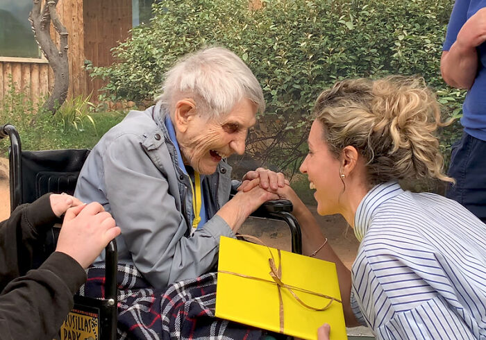 This 100-Year-Old Woman Had A Lifelong Ambition To Meet A Serval Cat And Her Dream Came True This 100-Year-Old Woman Had A Lifelong Ambition To Meet A Serval Cat And Her Dream Came True