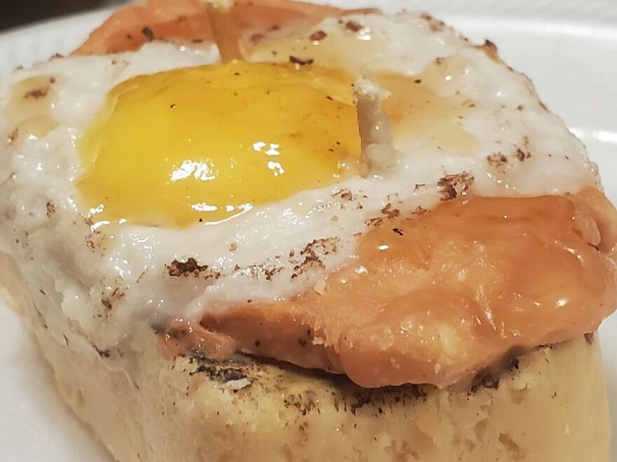 Texas Garlic Toast With Ham And A Fried Egg Candle