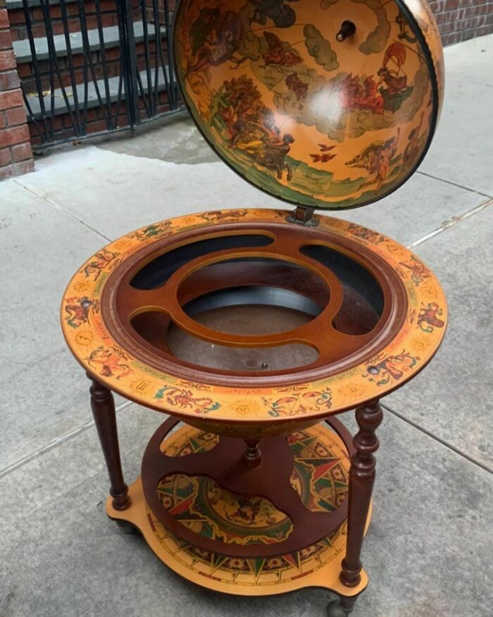 Red Alert!!!!! Beautiful Globe Bar Cart