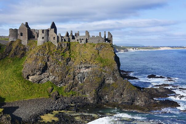 Dunluce_Castle_Ireland-6031a72e9088-61f27f1c13f4a.jpg