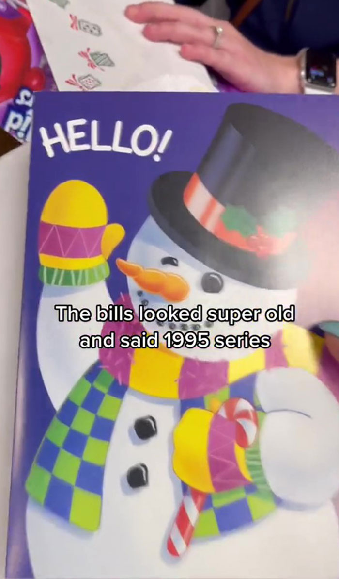 Family Finds A Box Full Of Old, Wrapped Christmas Presents In Late Grandparents’ Attic Family Finds A Box Full Of Old, Wrapped Christmas Presents In Late Grandparents’ Attic