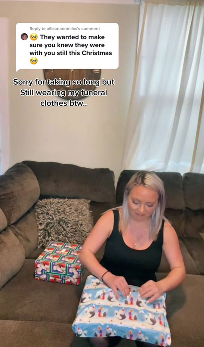 Family Finds A Box Full Of Old, Wrapped Christmas Presents In Late Grandparents’ Attic Family Finds A Box Full Of Old, Wrapped Christmas Presents In Late Grandparents’ Attic