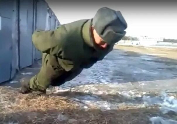 Russian-Soldier-Performs-No-Hands-Push-Ups-61de7a36eaa41.jpg