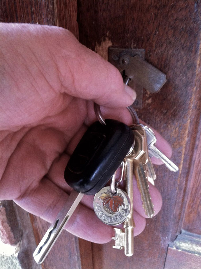 "They Were Giving Me Huge Red Flags": In-Laws Lock Their Son-In-Law In A Room With Them When He Doesn’t Reveal His Salary To Them "They Were Giving Me Huge Red Flags": In-Laws Lock Their Son-In-Law In A Room With Them When He Doesn’t Reveal His Salary To Them