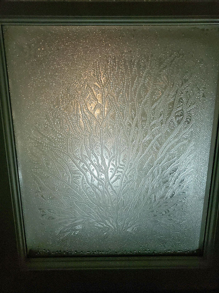 Cómo se congeló el agua en mi ventana