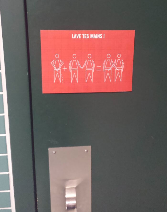 El baño de mi escuela tiene un nuevo cartel de "Lávate las manos"