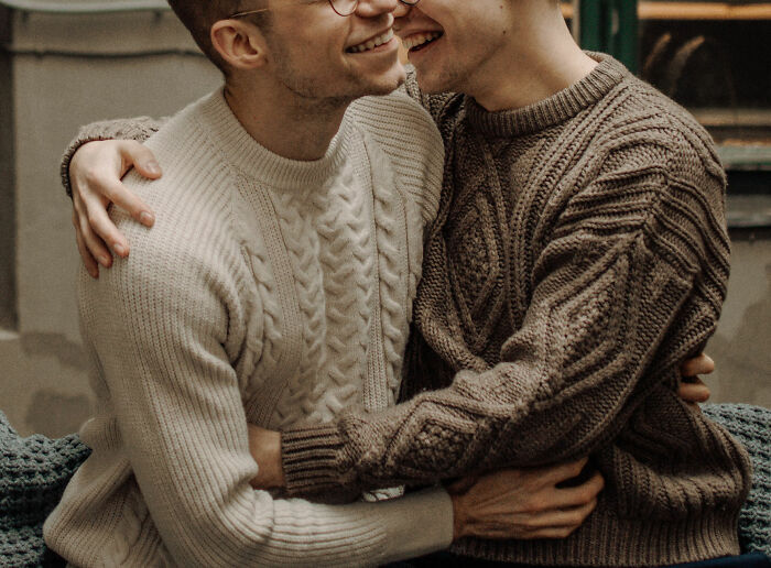 Gay Man Explains His Sexuality Is The Reason He's Not Invited To Christmas Gatherings At Grandparents', 10 Y.O. Niece Confronts Them Gay Man Explains His Sexuality Is The Reason He's Not Invited To Christmas Gatherings At Grandparents', 10 Y.O. Niece Confronts Them