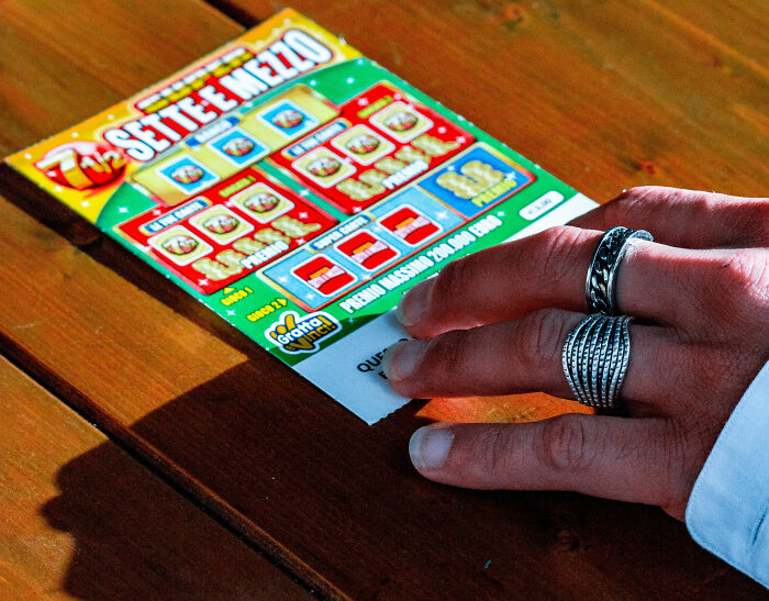 Guy Who Won $5.6M Dollars Refused To Give Any To His Family Guy Who Won $5.6M Dollars Refused To Give Any To His Family