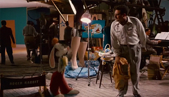 The Mother In The Opening Cartoon Of Who Framed Roger Rabbit (1988) Is Not A Giant Cartoon Woman. Its A Non Cartoon Actor In Women's Legs Stilts